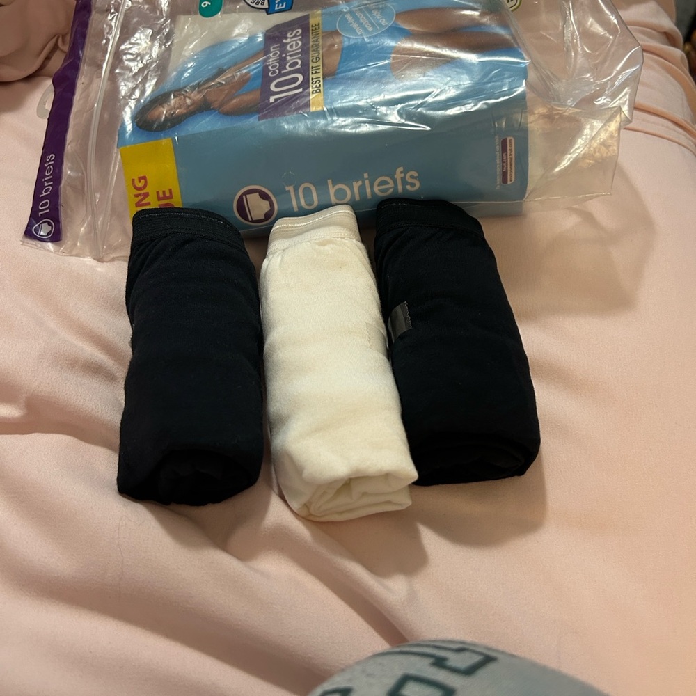 Men's Black and White Briefs - Pack of 3 SZ 9/2X